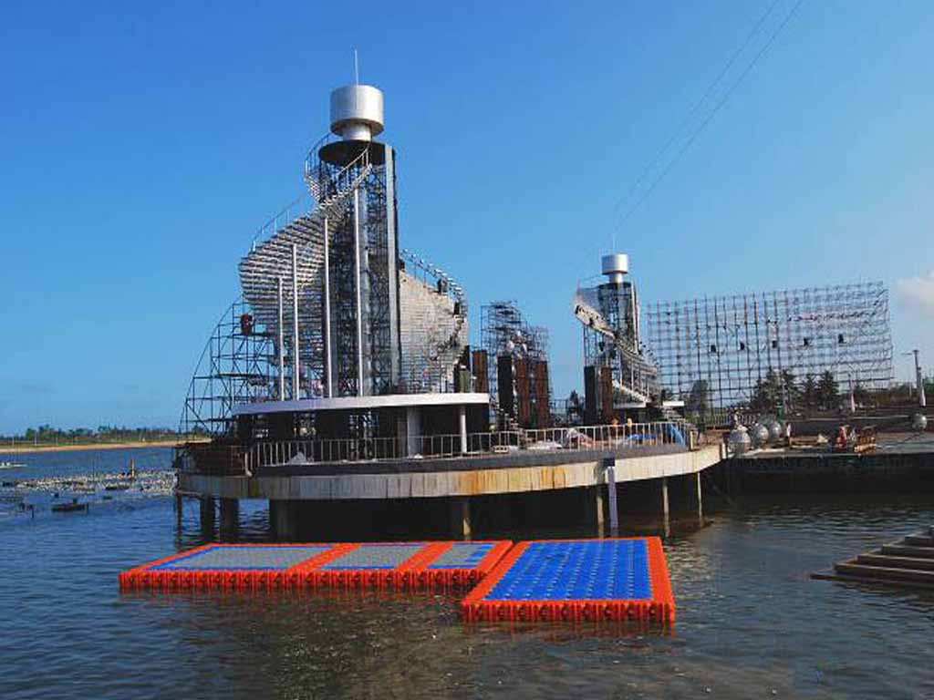 Commercial floating jetties Modular floating jetty for marina with cleats and ladders