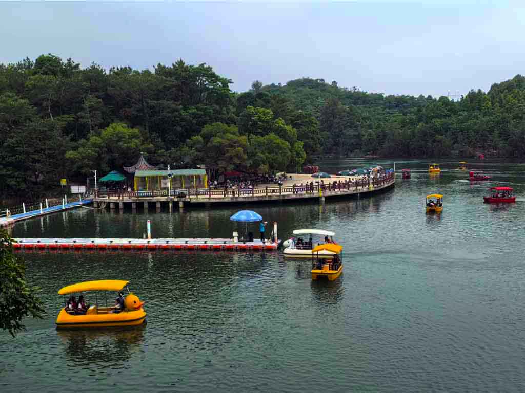 Eco-friendly floating jetties Modular Eco-Tourism Floating Deck at Lakeside Resort
