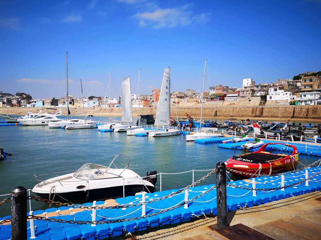 Floating jetty for marinas HDPE plastic floating jetty system for lakefront