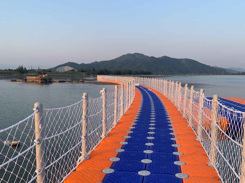 ada-floating-walkway-universal-access ADA-compliant floating walkway with free access, anti-slip decking, and tidal adjustment systems connecting community to scenic waterfront