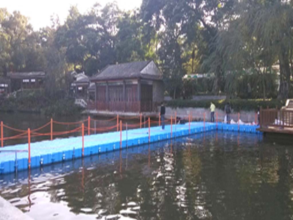 ada-wheelchair-floating-walkway ADA-compliant floating walkway with 1:12 slope ramp and 60-inch turning radius for wheelchair access