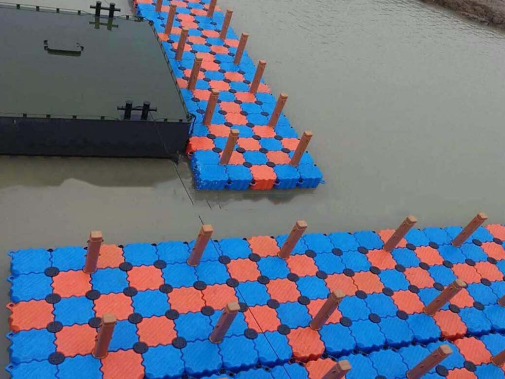 custom-shape-pontoon-configurations Modular work platforms reconfigured into L-shape, U-shape and tiered heights for specialized construction projects