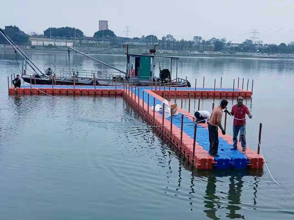 industrial-work-jetty-construction Heavy-duty floating jetty for construction with 500kg/m² load capacity