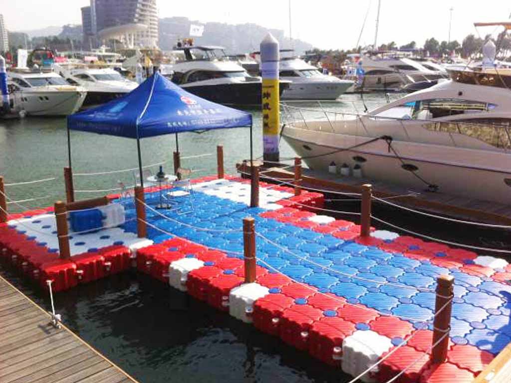 marina-yacht-berthing-system Commercial marina floating jetties for 50+ yacht mooring with cleats