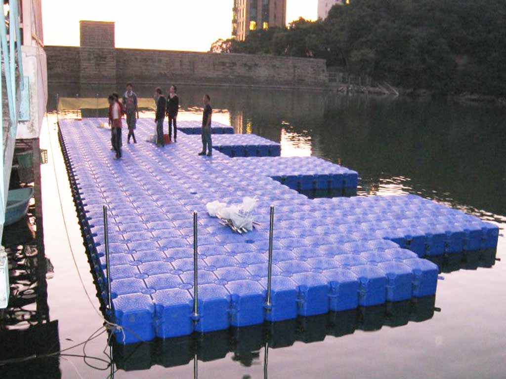 resort-swimming-jetty-tropical Resort swim platform with HDPE floating jetty system in tropical lagoon