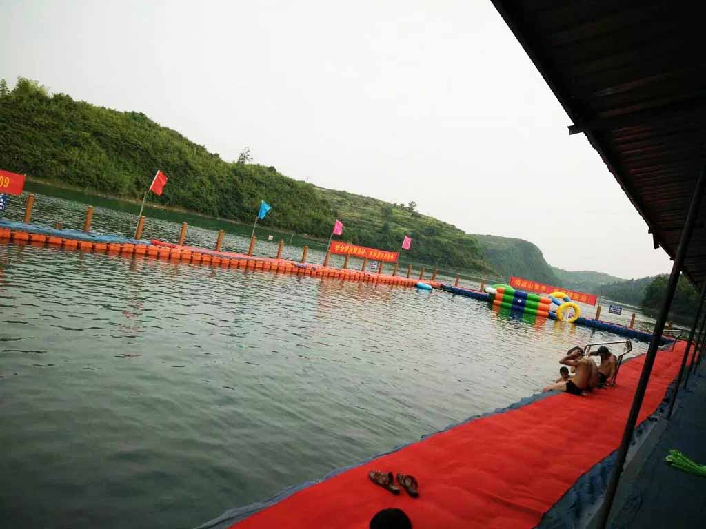 resort-waterpark-swim-platform-waterslide 200m² multi-level swim platform at mountain resort with waterslides