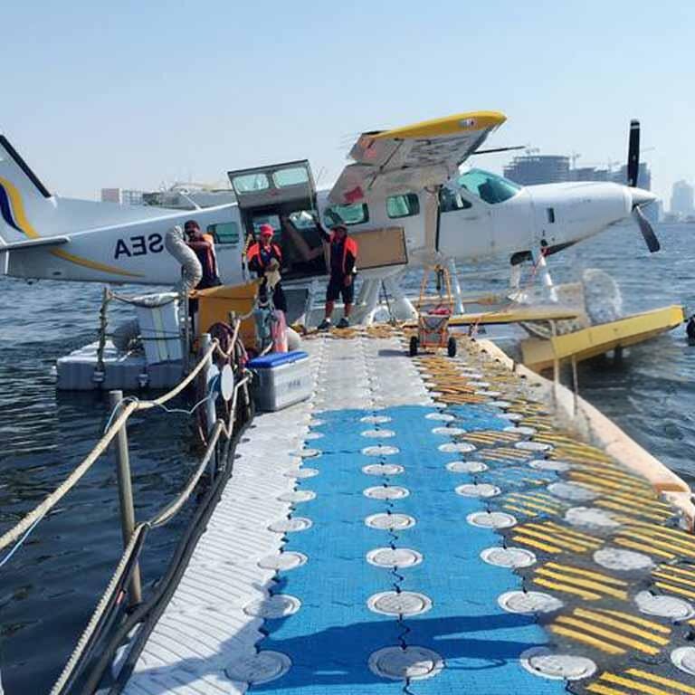 Wave-absorbing ferry dock rated for 4m significant wave height and ADA compliance