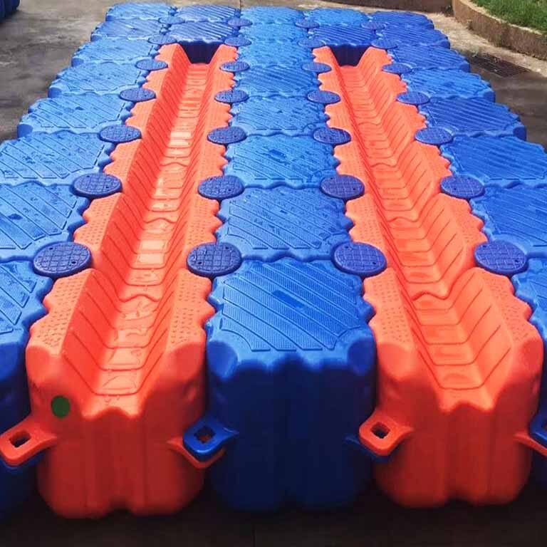 collapsible-jetski-dock-system Deployable floating dock for jet skis