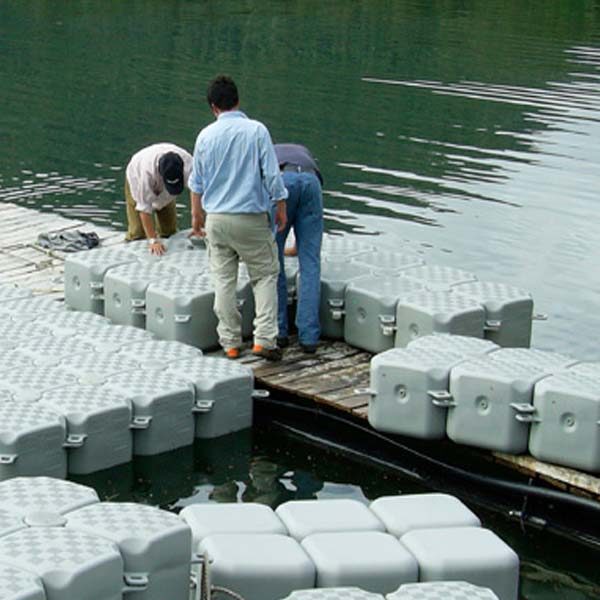 Rapid-install interlocking dock system enabling 200m²/day deployment with mechanical connectors