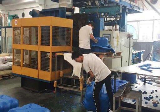 Advanced HDPE Blow Molding Technology