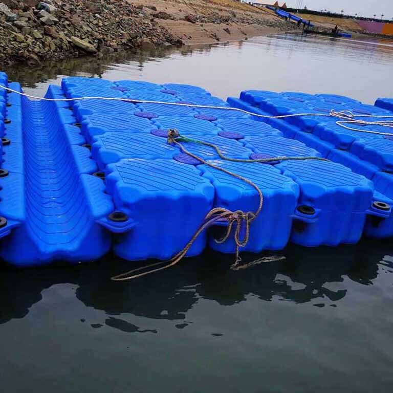 Competition-grade floating dock for PWC tournaments with anti-slip competition staging area