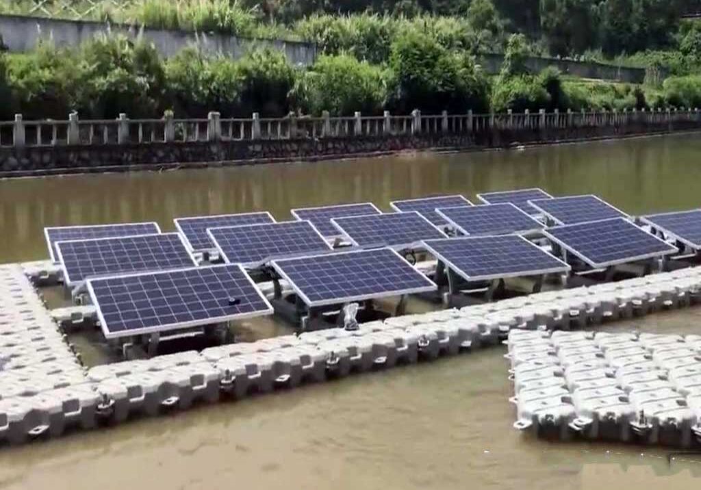 solar_pontoon_installation Megawatt-scale solar HDPE pontoons deployed in freshwater reservoir